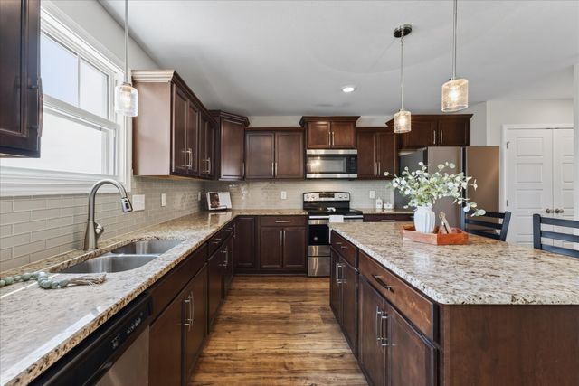 488 Kinslow Ct, Clarksville, TN 37040
