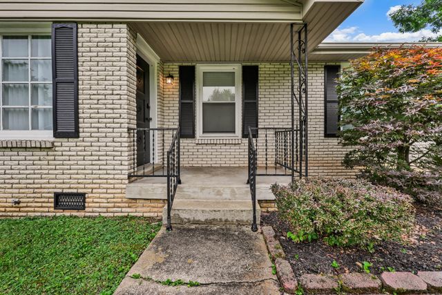 573 Chesterfield Dr, Clarksville, TN 37043