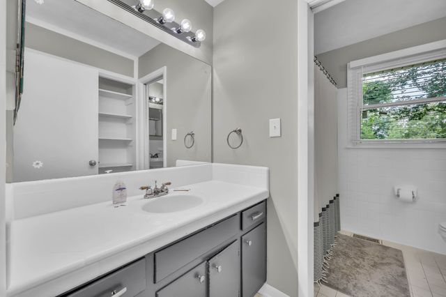 573 Chesterfield Dr, Clarksville, TN 37043
