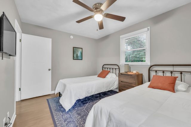 573 Chesterfield Dr, Clarksville, TN 37043