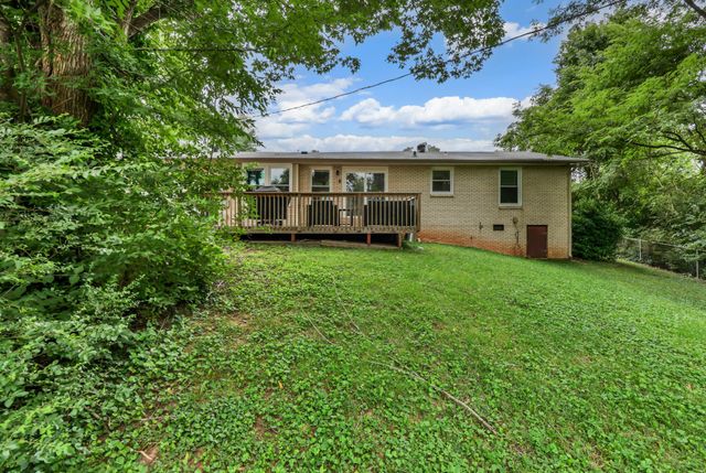 573 Chesterfield Dr, Clarksville, TN 37043
