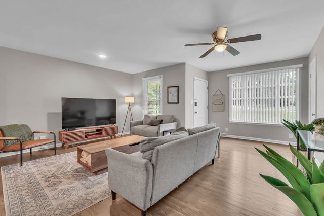 573 Chesterfield Dr, Clarksville, TN 37043