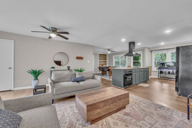 573 Chesterfield Dr, Clarksville, TN 37043