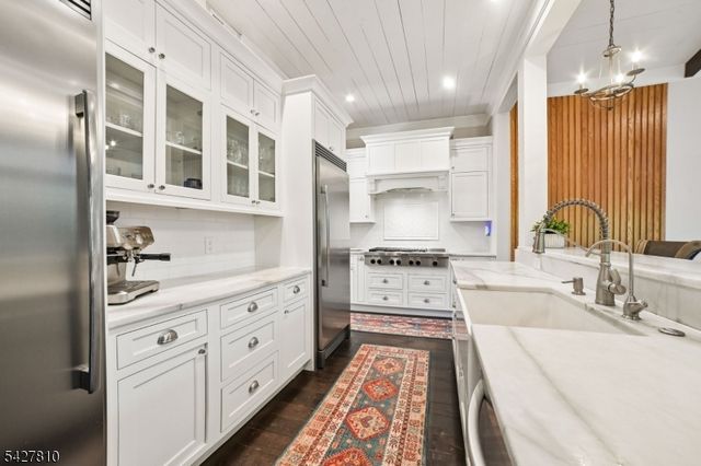 77 Kent Place Blvd, Summit City, NJ 07901