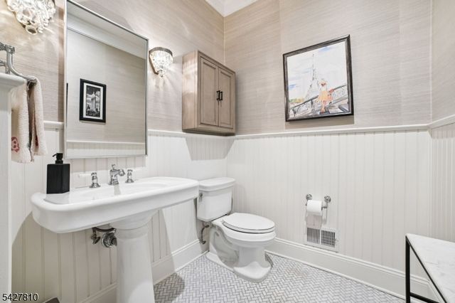 77 Kent Place Blvd, Summit City, NJ 07901