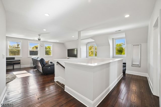 77 Kent Place Blvd, Summit City, NJ 07901