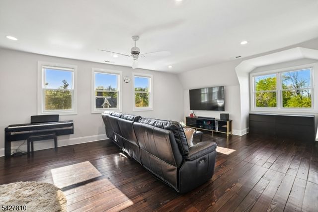 77 Kent Place Blvd, Summit City, NJ 07901