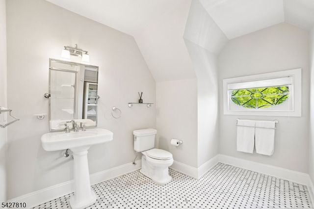 77 Kent Place Blvd, Summit City, NJ 07901