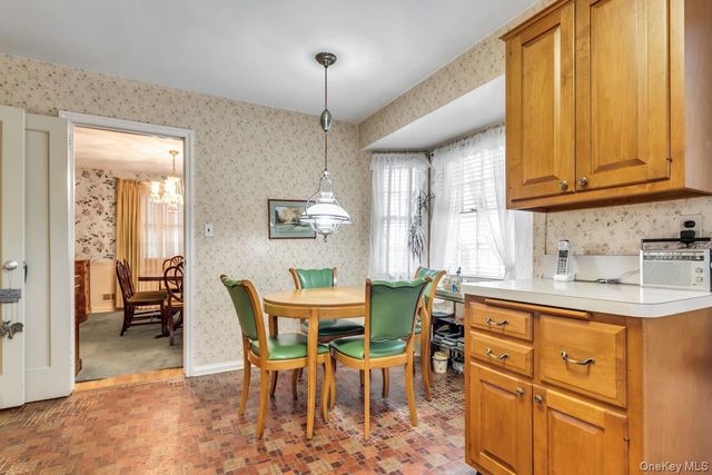 409 Titus Way, East Williston, NY 11596