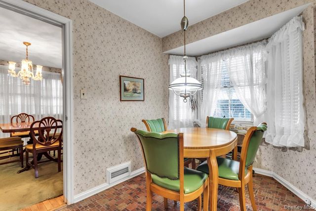 409 Titus Way, East Williston, NY 11596