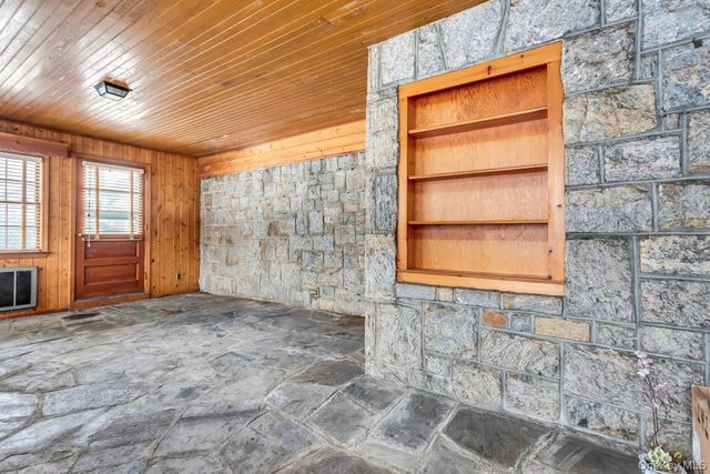 409 Titus Way, East Williston, NY 11596