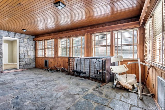 409 Titus Way, East Williston, NY 11596