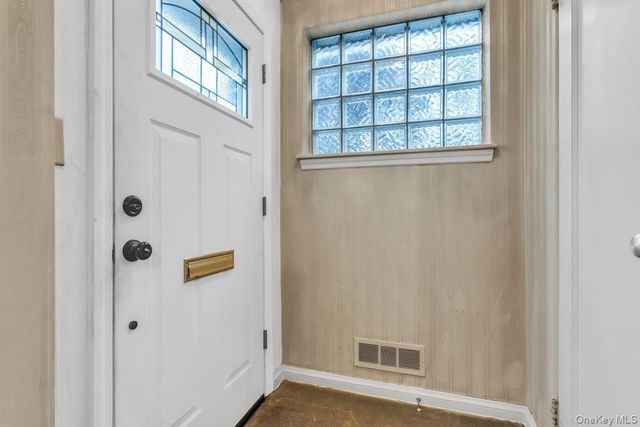 409 Titus Way, East Williston, NY 11596