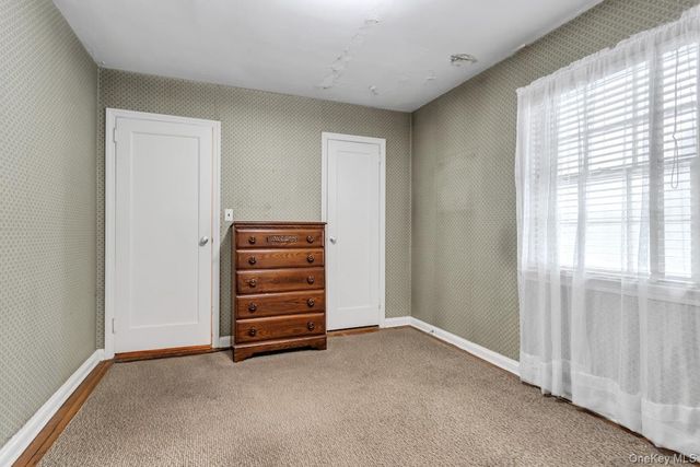 409 Titus Way, East Williston, NY 11596