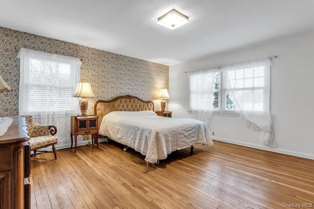 409 Titus Way, East Williston, NY 11596