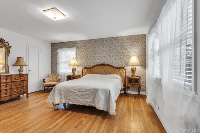 409 Titus Way, East Williston, NY 11596