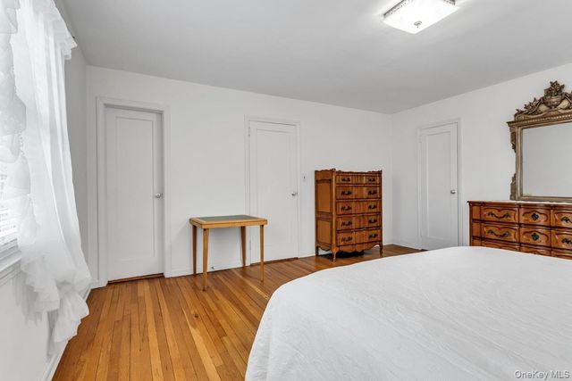 409 Titus Way, East Williston, NY 11596