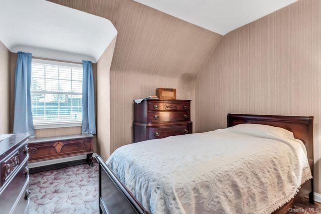 409 Titus Way, East Williston, NY 11596