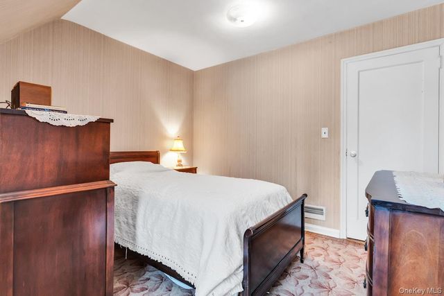 409 Titus Way, East Williston, NY 11596