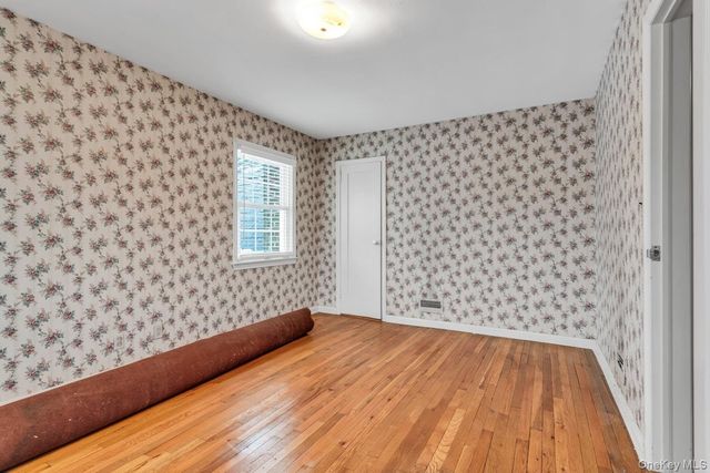 409 Titus Way, East Williston, NY 11596