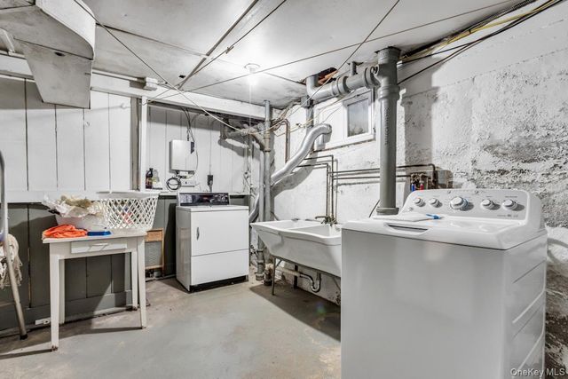 409 Titus Way, East Williston, NY 11596