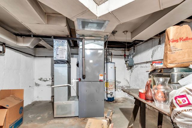 409 Titus Way, East Williston, NY 11596