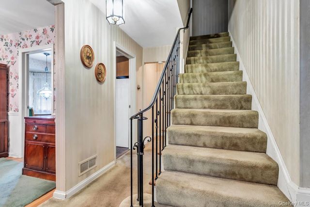 409 Titus Way, East Williston, NY 11596