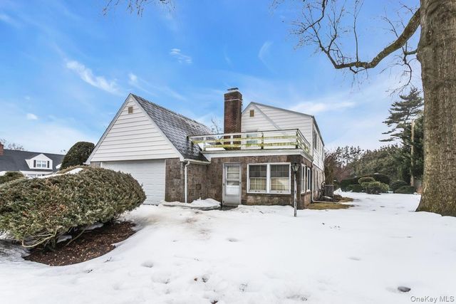 409 Titus Way, East Williston, NY 11596