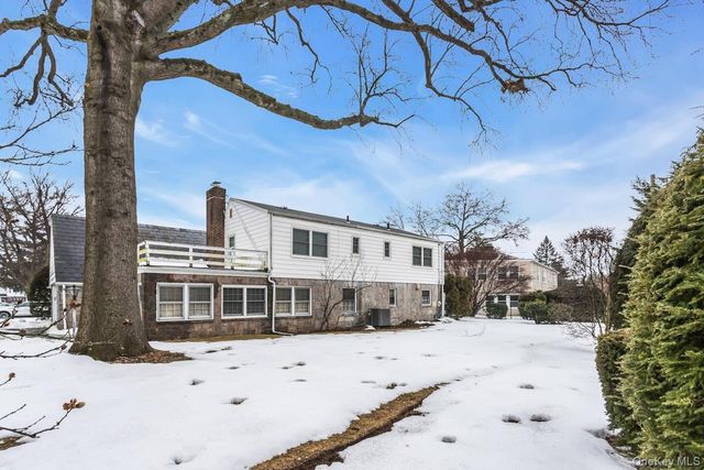 409 Titus Way, East Williston, NY 11596