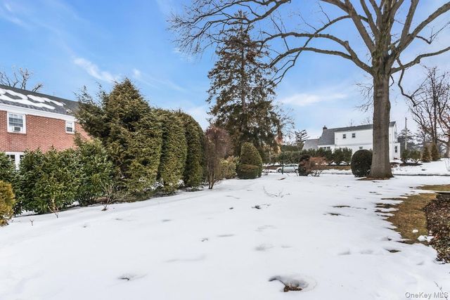 409 Titus Way, East Williston, NY 11596