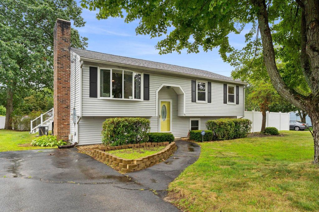 13 Blackstone Street, Hudson, NH 03051