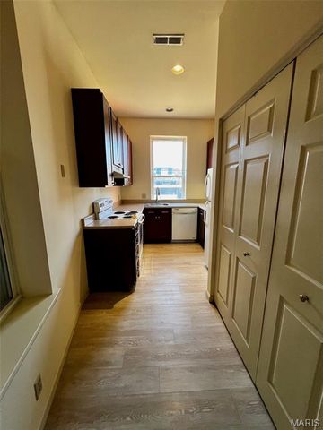 2307 S 10th Street, St Louis, MO 63104