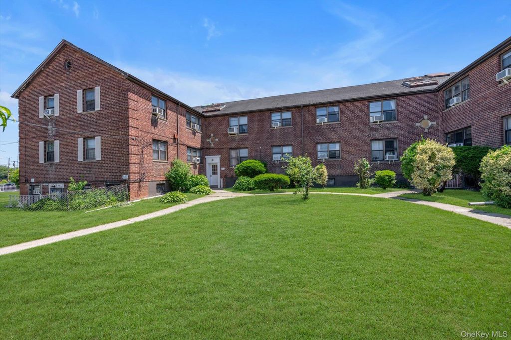 20106 Rocky Hill Road 6G2, Bayside, NY 11361