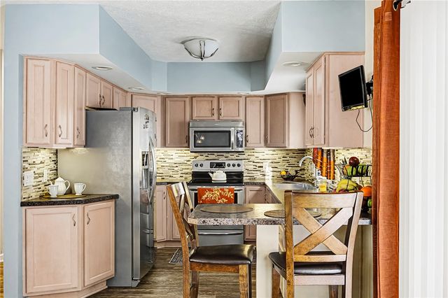 310 Willow Creek Lane, Irondequoit, NY 14622