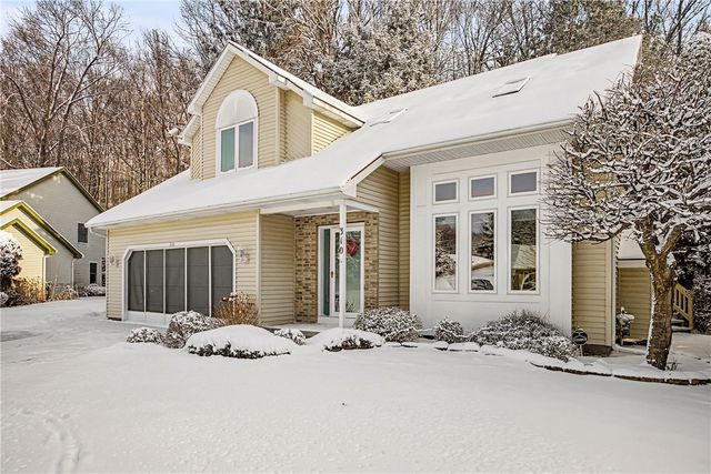 310 Willow Creek Lane, Irondequoit, NY 14622