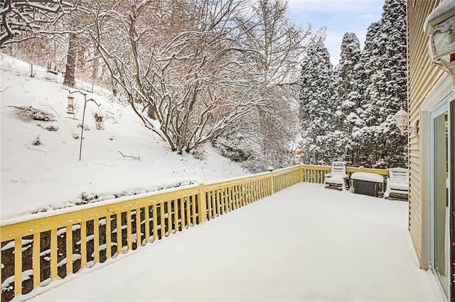 310 Willow Creek Lane, Irondequoit, NY 14622