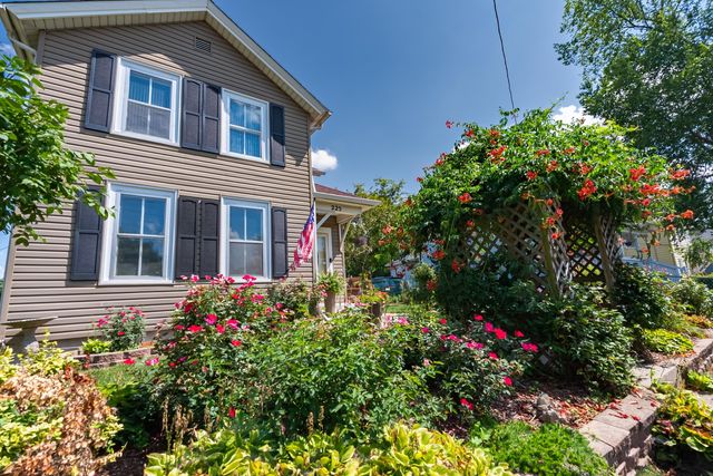 225 High Street, Aurora, IL 60505