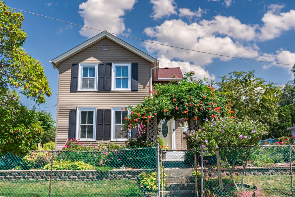225 High Street, Aurora, IL 60505