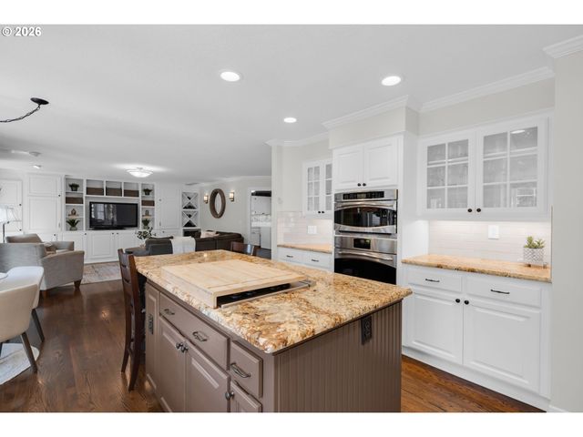 5676 SOUTHWOOD Dr, Lake Oswego, OR 97035