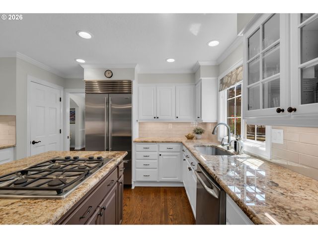 5676 SOUTHWOOD Dr, Lake Oswego, OR 97035