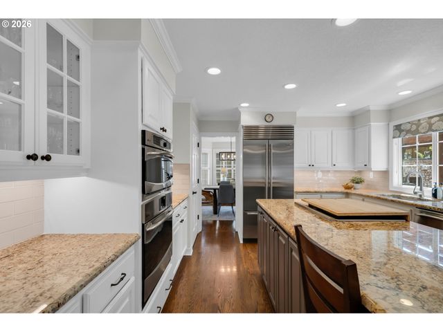 5676 SOUTHWOOD Dr, Lake Oswego, OR 97035