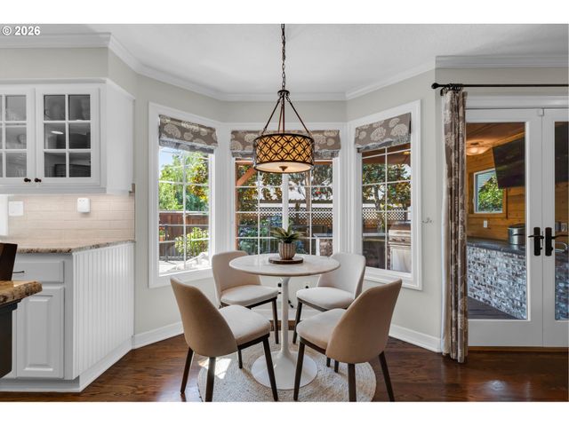 5676 SOUTHWOOD Dr, Lake Oswego, OR 97035