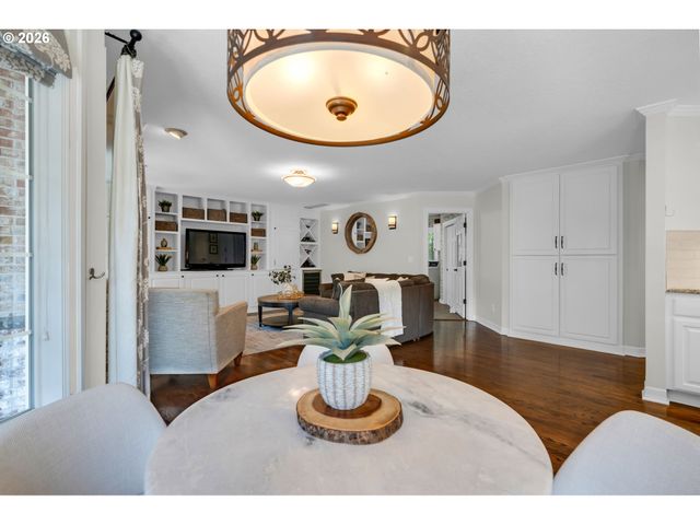 5676 SOUTHWOOD Dr, Lake Oswego, OR 97035