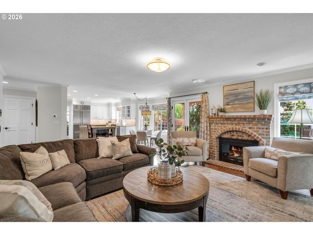 5676 SOUTHWOOD Dr, Lake Oswego, OR 97035