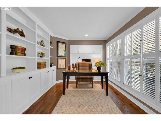 5676 SOUTHWOOD Dr, Lake Oswego, OR 97035
