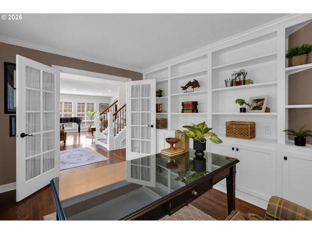 5676 SOUTHWOOD Dr, Lake Oswego, OR 97035