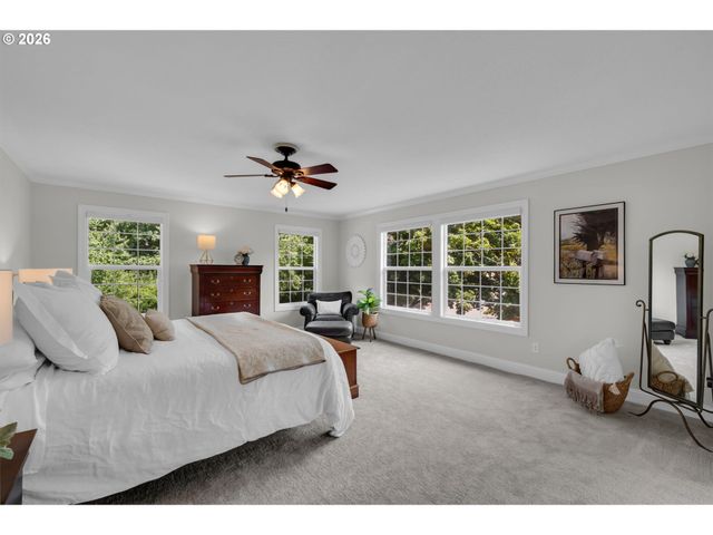 5676 SOUTHWOOD Dr, Lake Oswego, OR 97035
