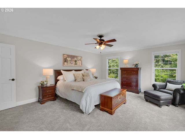 5676 SOUTHWOOD Dr, Lake Oswego, OR 97035
