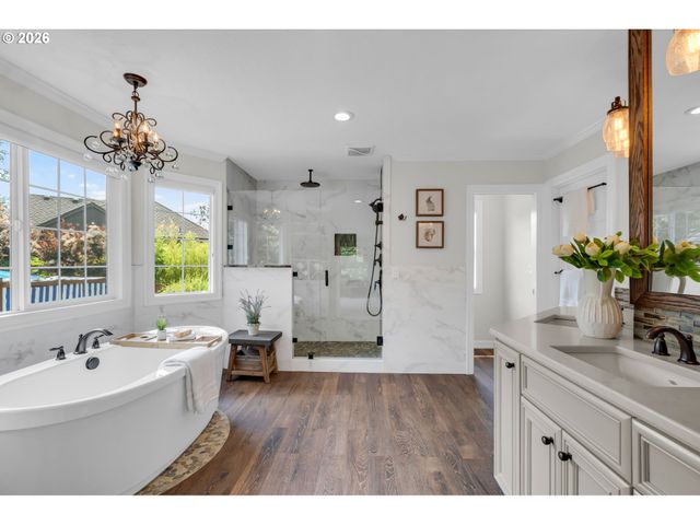 5676 SOUTHWOOD Dr, Lake Oswego, OR 97035