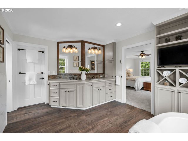 5676 SOUTHWOOD Dr, Lake Oswego, OR 97035